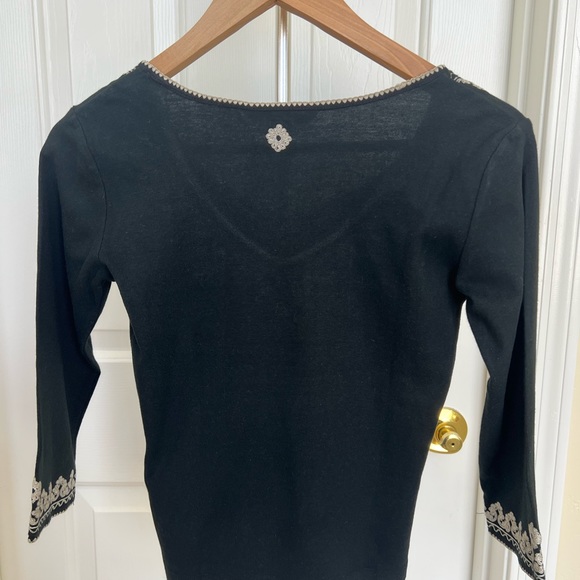 Black 3/4 length sleeves t shirt ,gently worn . - Picture 5 of 6